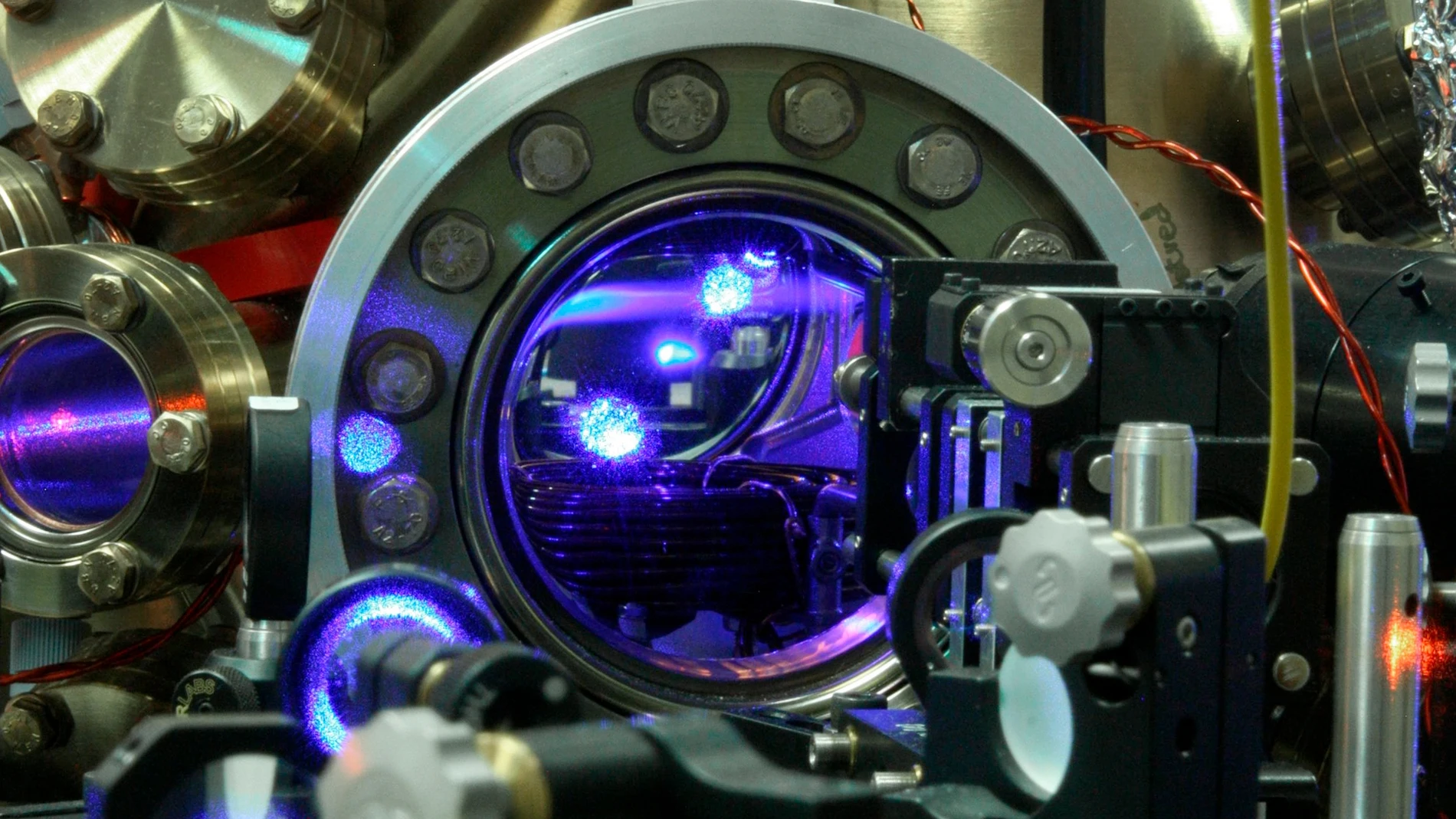 Diseño de un reloj de estroncio del Instituto de Metrología alemán