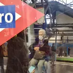 Crisis del coronavirus. Pasajeros en el Metro de Madrid.