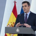 El presidente del Gobierno, Pedro Sánchez, durante una comparecencia desde el Palacio de la Moncloa