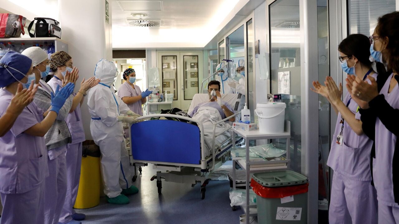 La media diaria de contagios por Covid-19 baja en una semana de 14 a 10 ...