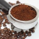 El café molido, desinfecta, absorbe olores y aromatiza a la vez