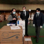 Los consejeros de Justicia, Interior y Víctimas de la Comunidad de Madrid, Enrique López (2d), y de Vivienda y Administración Local, David Pérez (1d)