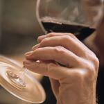 La exhibición que dibuja al vino en arte