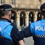 Dos agentes de la Policía Local de Salamanca