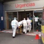 Traslado en Madrid de un herido con una cuchillada en el cuello