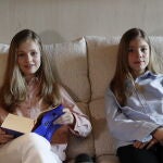 La Princesa de Asturias y La Infanta Doña Sofía durante la lectura del Quijote