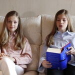 La Princesa de Asturias y La Infanta Doña Sofía durante la lectura del Quijote