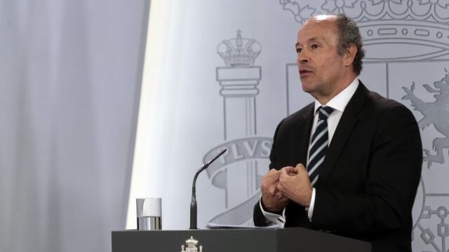 Juan Carlos Campo, ministro de Justicia, ayer, durante la rueda de prensa donde informó sobre el Decreto-ley aprobado