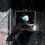 El padre Anaclet Mbuguje da ayuda a los más necesitados en Buenos Aires, Argentina