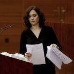 La presidenta regional, Isabel Díaz Ayuso, durante su intervención ante el pleno de este miércoles de la Asamblea de Madrid ante el que comparece para informar sobre su gestión de la crisis del coronavirus.
