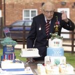 Tom Moore ha recibido la felicitación de la reina Isabel II