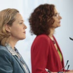 La ministra de Asuntos Económicos y de Transformación Digital de España, Nadia Calviño, y la Ministra de Hacienda y portavoz del Gobierno, María Jesús Montero