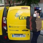 Correos se ha volcado en el reparto de comida a los más necesitados