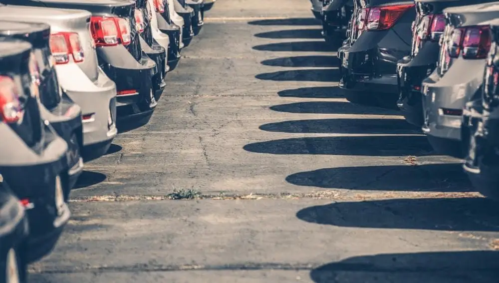 Imagen de coches aparcados | Fuente: T&E