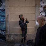 Colau y Torra se alían y crean una ofician para avanzar en un desconfinamiento seguro en Barcelona. (AP Photo/Emilio Morenatti)