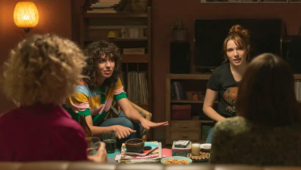 Silma López (izda.) y Diana Gómez, en «Valeria»