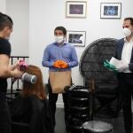 El vicepresidente regional ha visitado diferentes comercios de San Sebastián de los Reyes y ha hechoentrega de mascarillas y material de protección. Comunidad de MadridFoto: D.Sinova