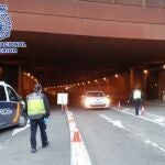 Los agentes les incautaron un arma prohibida, una navaja y cierta cantidad de droga