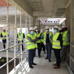 El alcalde de Madrid en una visita a Carabanchel 29, promoción de la EMVS