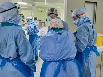 Enfermeros en su jornada laboral en el Día Internacional de la Enfermería Día Internacional de la enfermería