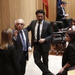 La portavoz socialista, Adriana Lastra junto al diputado del PSOE Rafael Simancas (2i) y la vicepresidenta segunda de la cámara, Ana Pastor (i) este miércoles en la primera sesión de la Comisión del Congreso para la Reconstrucción Social y Económica. EFE/MARISCAL POOL