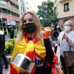 Imagen de una concentracion y cacerolada en la calle Nuñez de Balboa de Madrid