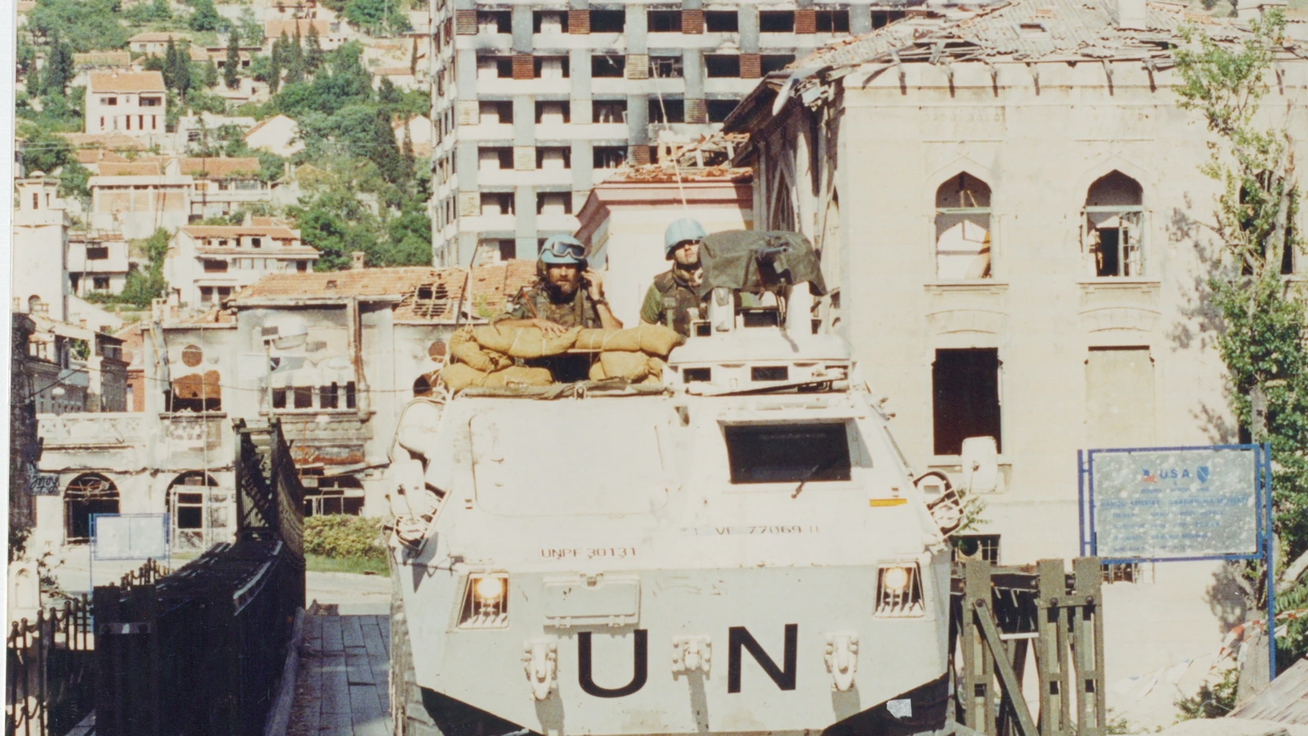 Una cruenta guerra en los Balcanes dio a La Legión la oportunidad de participar en su primera operación de paz y reivindicarse como una fuerza versátil y polivalente