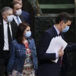 El presidente del Gobierno, Pedro Sánchez, la portavoz parlamentaria, Adriana Lastra y los ministros Fernando Grande- Marlaska y José Luis Ábalos, a su llegada este miércoles en el hemiciclo del Congreso