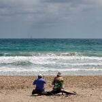 La Generalitat valenciana ha elaborado una guía con las recomendaciones básicas para que las playas sean un destino seguro este verano