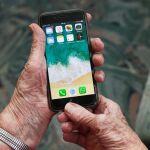 Para muchas personas mayores realizar gestiones fundamentales por internet se vuelve misión imposible