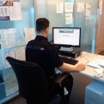 Policía Nacional alerta de una estafa telefónica en comercios para realizar transferencias por "compras ficticias"
