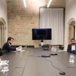 Fotografía distribuida por el departamento de la Presidencia del presidente de la Generalitat, Quim Torra, con su gabinete tras el anuncio de cierre de Nissan