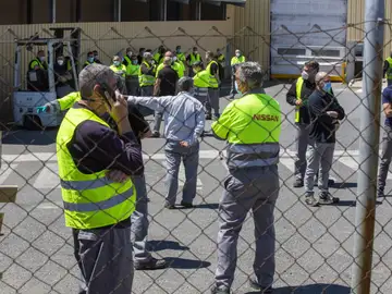 Los trabajadores de Nissan en Ávila se concentraron contra el cierre de la factoría de Nissan en Barcelona. Los trabajadores de Nissan en Ávila se concentraron contra el cierre de la factoría de Nissan en Barcelona.
