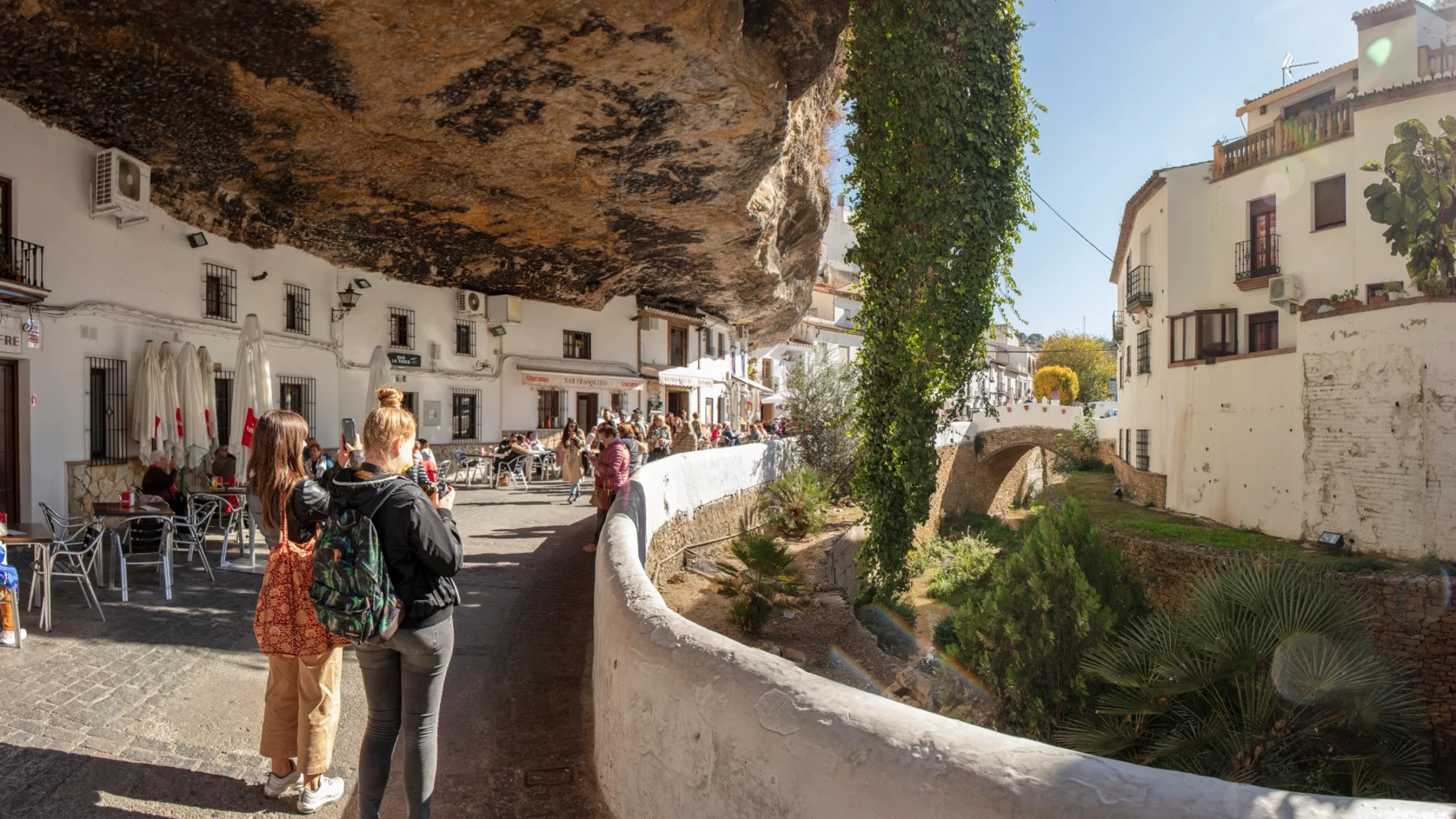 Una calle de Setenil de las Bodegas