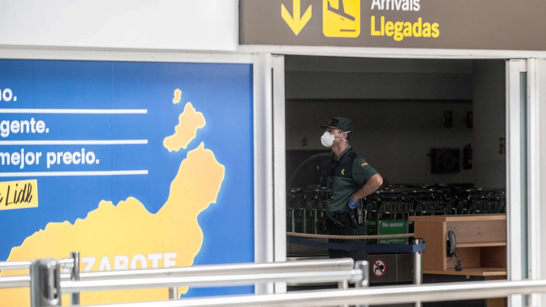 Un viajero da positivo en un avión a Lanzarote mientras volaba a la isla