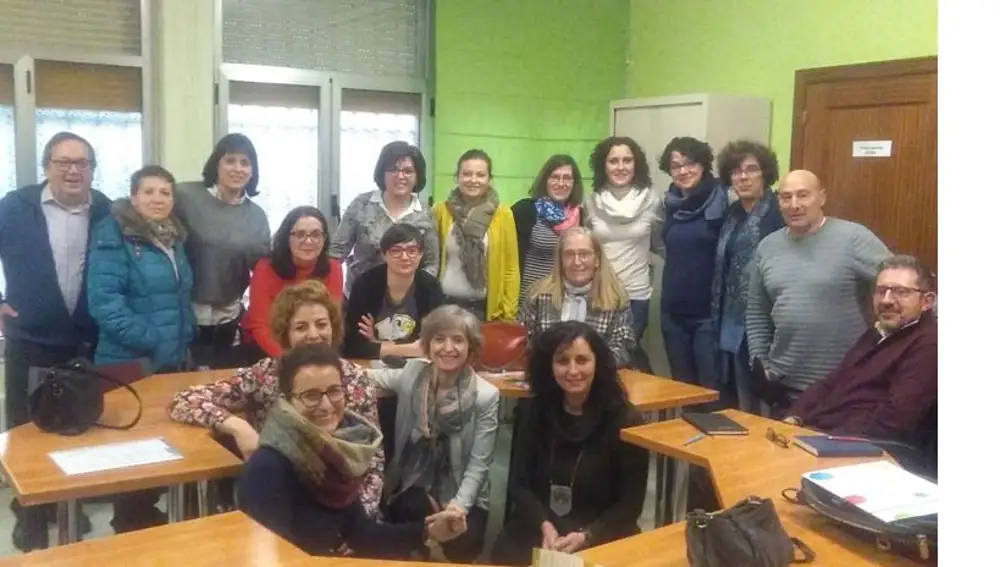 Lorena López, presidenta de la Federación de Asociaciones de Castilla y León de Esclerosis Múltiple (Facalem), junto con los representantes de las entidades que forman parte de este movimiento