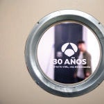 En su sede se pueden encontrar casi los mismos servicios que de puertas afuera: bomberos, médicos, agencias de viajes, peluquería...
