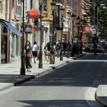 Gente caminando por las calles de Burgos