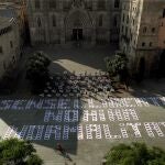 El acto de Òmnium en la plaza de la Catedral de Barcelona.