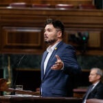 El portavoz de ERC, Gabriel Rufián, interviene desde la tribuna durante la sesión del Congreso en la que se trata la sexta prórroga del estado de alarma por la crisis del Covid-19