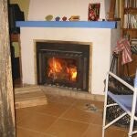 La vivienda tenía un salón equipado con chimenea