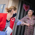Voluntarios de Cruz Roja Española durante la campaña de ayuda por el Covid-19