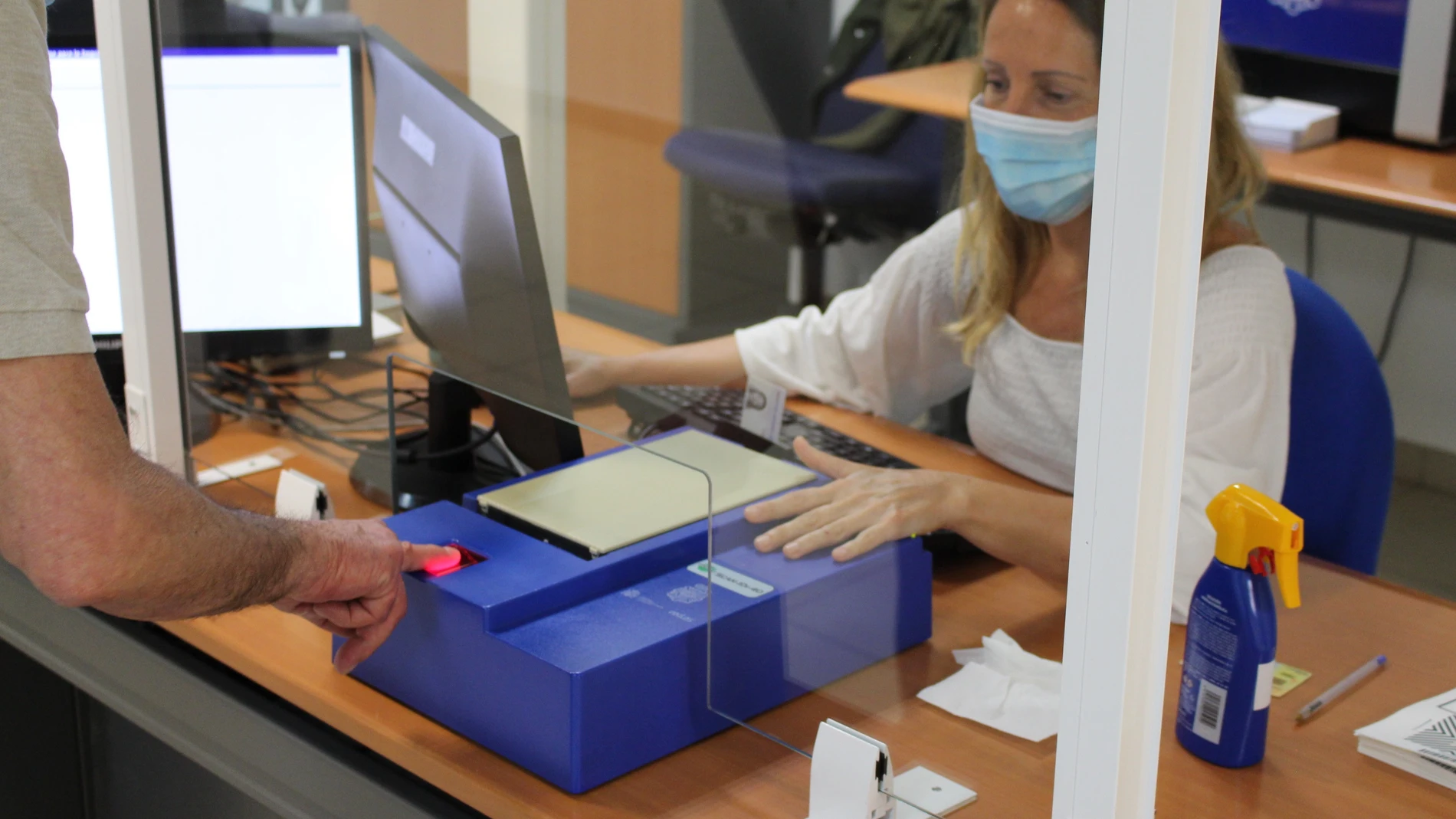 La Policía Nacional comenzará a expedir DNIe y pasaportes en la Comunitat el lunes 8