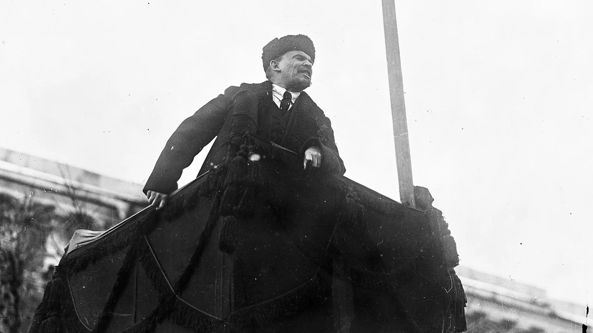 La muerte de su hermano Aleksandr y la pérdida de posición social de la familia marcaron para siempre a Lenin