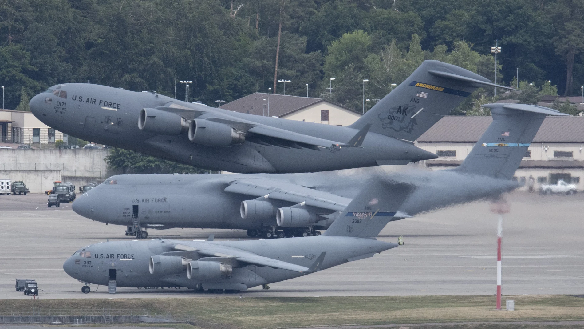 Cazas de EE UU despegan de la base de Ramstein (Alemania) camino de sus misiones en Irak y Afganistán