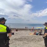 La Policía Local trató de reanimar a la mujer