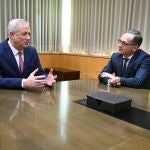 Beny Gantz en una reunión con el ministro de Asuntos Exteriores alemán, Heiko Maas