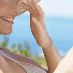 Más de la mitad de las españolas usan protección solar a diario y durante todo el año, según una encuesta a más de 7.000 mujeres de 20 a 50 años.