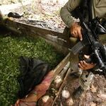 De joven, se fue a Estados Unidos para ayudar a recibir los cargamentos de drogas y trabajó con Fabio Ochoa Vasco, miembro de alto nivel del Cartel de Medellín.