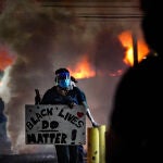 Manifestantes en Atlanta protestan por la muerte de Brooks
